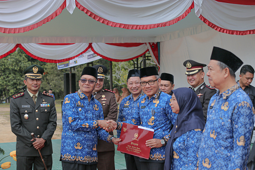 Wakil Bupati pada saat Penghargaan Satya Lencana