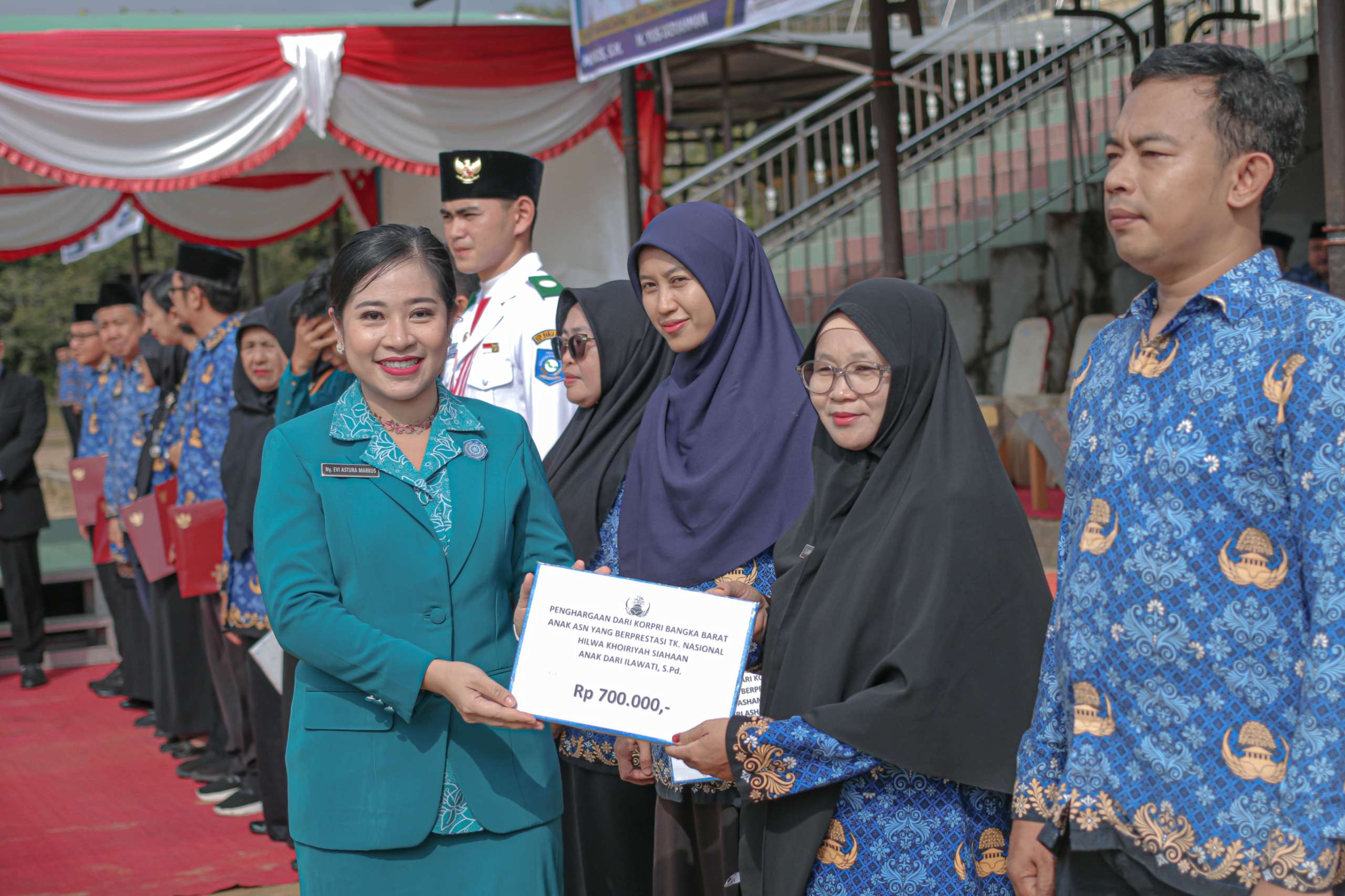 Penyerahan Bantuan Oleh Ketua DWP Bangka Barat